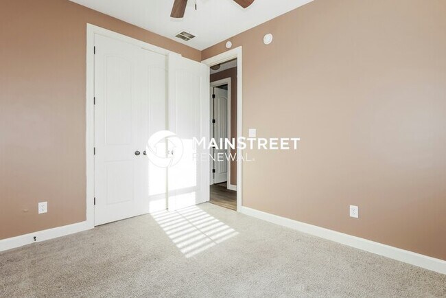 Building Photo - 4 Bedroom Pet-Friendly Home in MEMPHIS, TN with Main Street Renewal