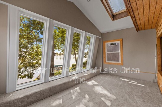 Building Photo - 391 Shady Oaks St
