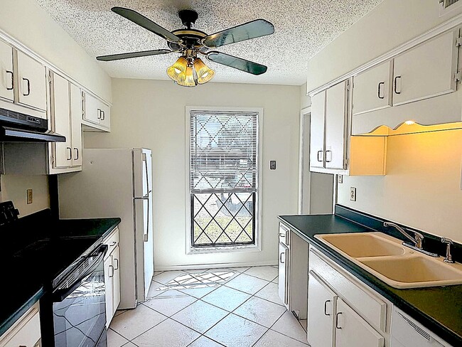 Building Photo - 6968 Wesley Ct