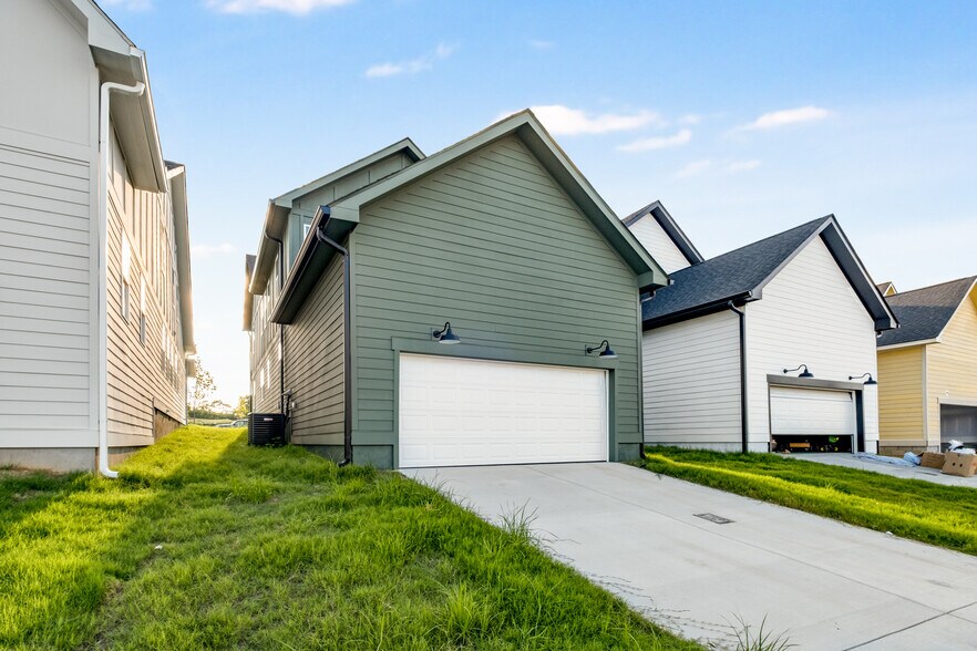 Building Photo - 153 Oasis Dr