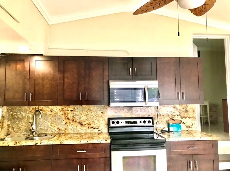 Building Photo - 3221 NE 7th St