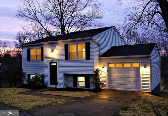 Building Photo - 295 Overleaf Ct