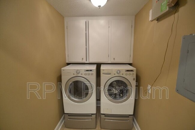 Building Photo - 3552 Platt Dr