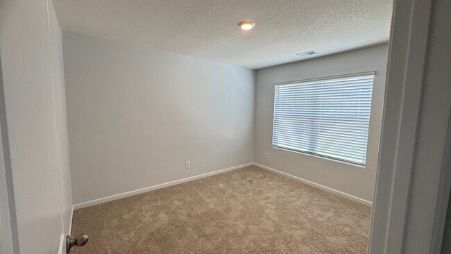 Building Photo - 164 Crescent Cir