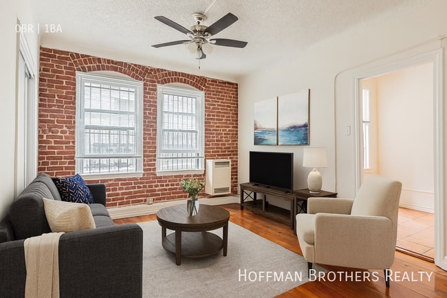 Building Photo - 832 S Oxford Ave