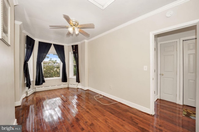 Building Photo - 633 8th St NE