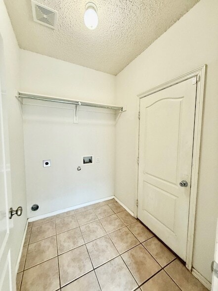 Building Photo - 3900 Braxton Ln