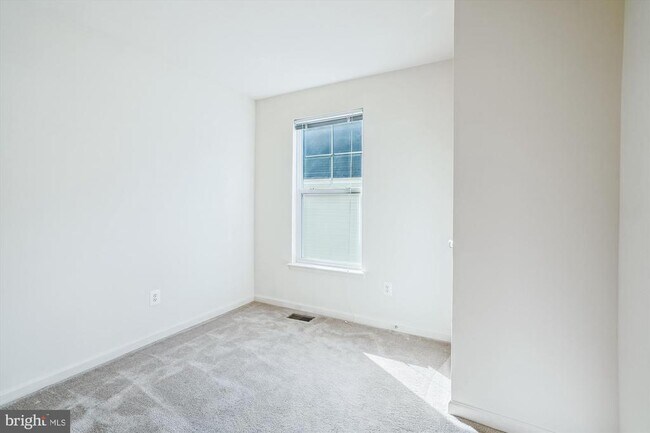 Building Photo - 12789 Lotte Dr