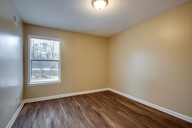 Building Photo - 5635 Crievewood Dr