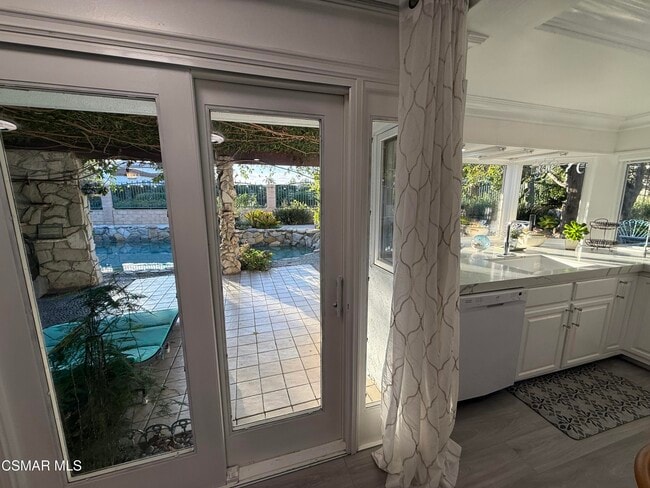 Building Photo - 379 S Greenway Ave