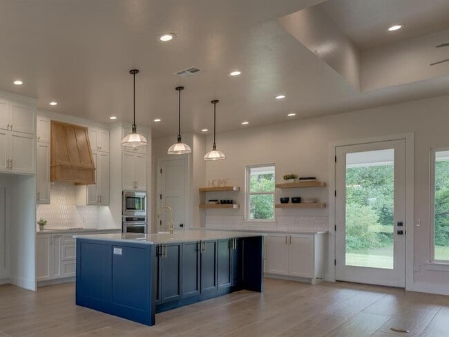 Building Photo - 440 Houser Dr