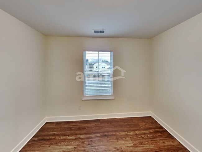 Building Photo - 4502 Tarpon Dr