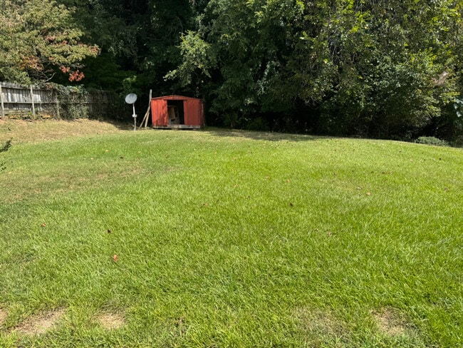 Building Photo - 405 Hampton Dr