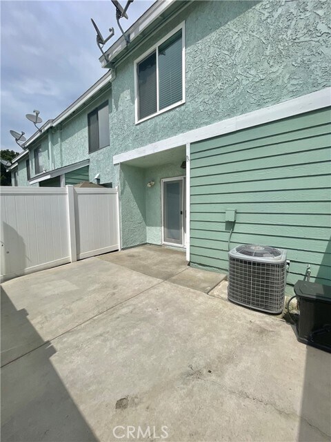 Building Photo - 5640 Riverside Dr