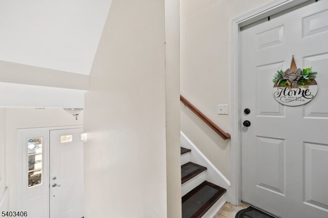 Building Photo - 110-PT112 Redwood Ave