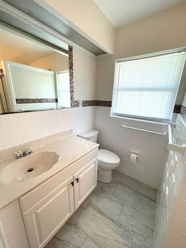 Building Photo - Spacious 2 Bed/2Bath House for Rent in West Bradenton