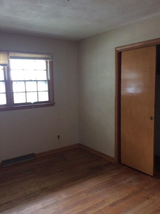 Building Photo - 1624 Eastmoreland Ave