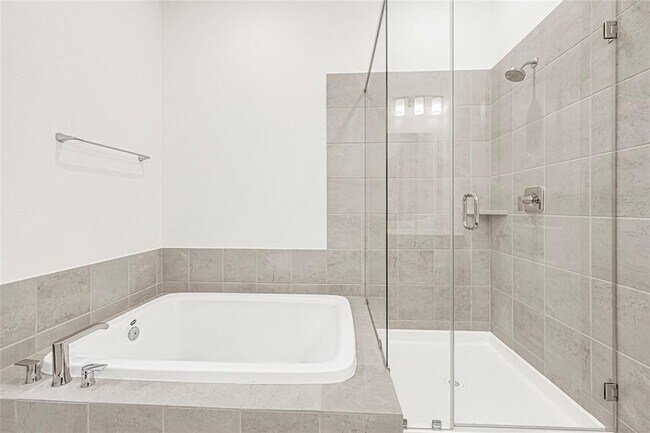Building Photo - 1510 Park Path Dr