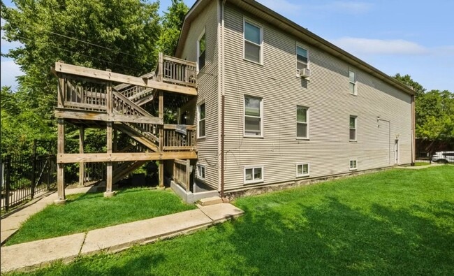 Building Photo - 7808 S Greenwood Ave