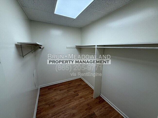 Building Photo - 1805 Meadowland Ln