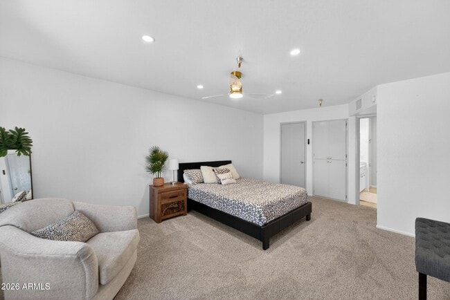 Building Photo - 425 S Parkcrest