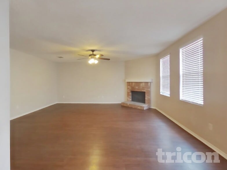 Building Photo - 1415 Lochspring Dr