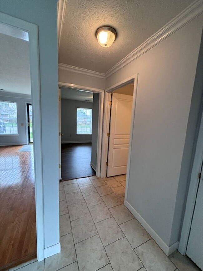 Building Photo - 117 Croghan Way