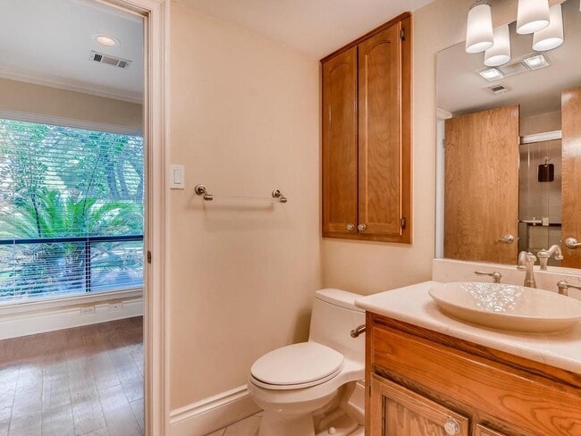Building Photo - 1713 Bay Hill Dr