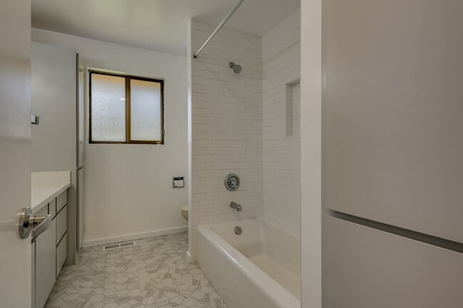 Building Photo - Updated 2 Bedroom House in Magnolia