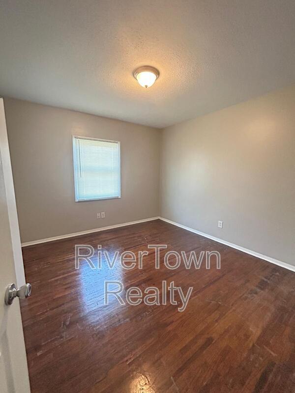 Building Photo - 140 E Shelby Dr