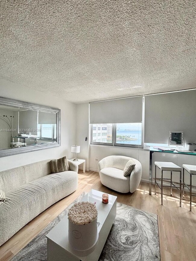 Building Photo - 999 Brickell Bay Dr