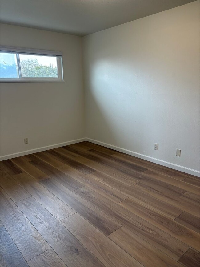 Building Photo - 15-13 Alma Ct