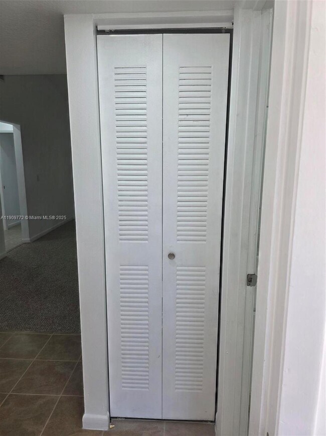 Building Photo - 1500 Jefferson Dr