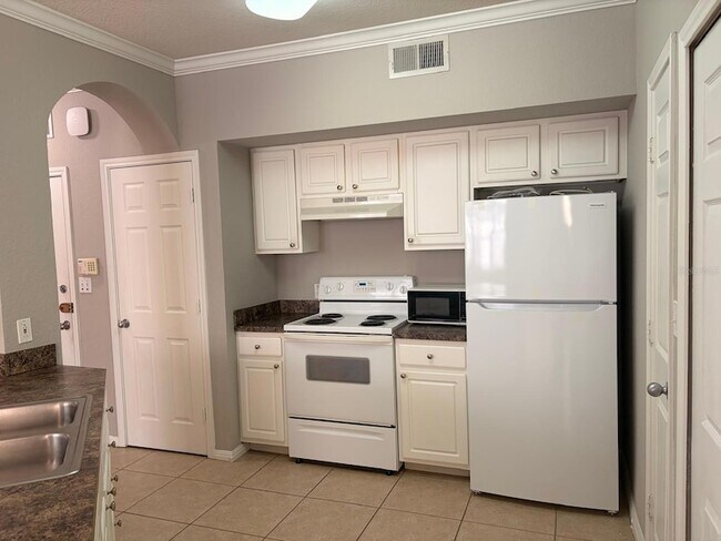 Building Photo - 911 N Orange Ave