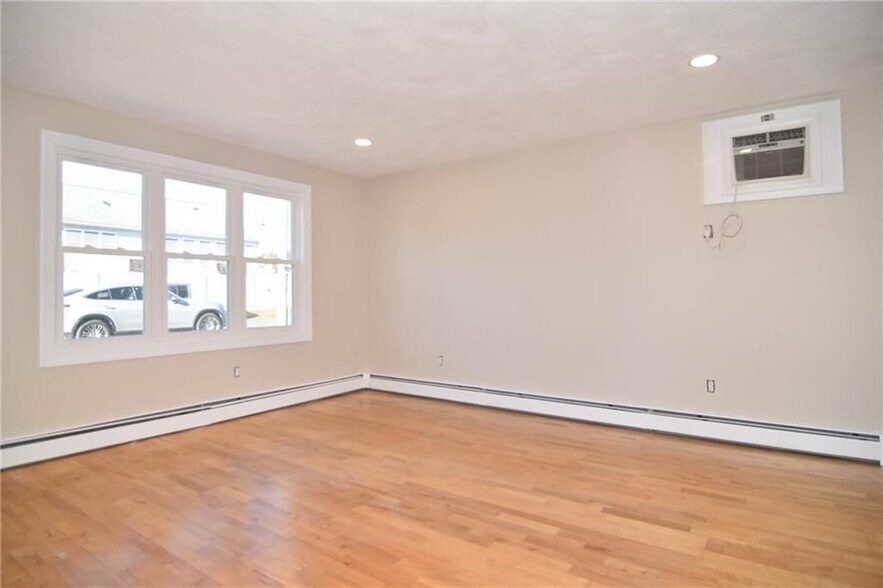 Building Photo - 8 Coleman St