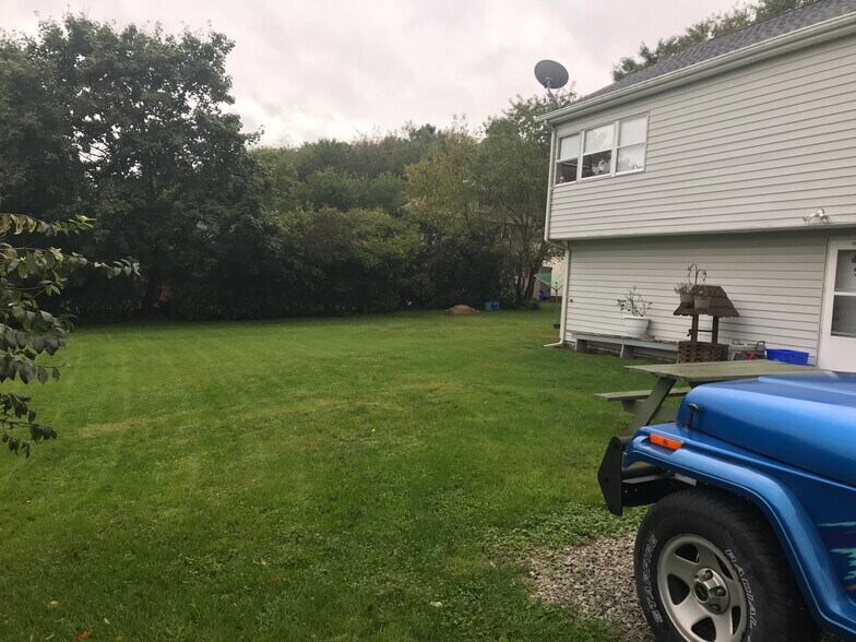 Yard - 1606 Gompers Ave