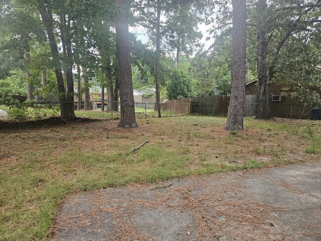 Building Photo - 402 Lotus Dr