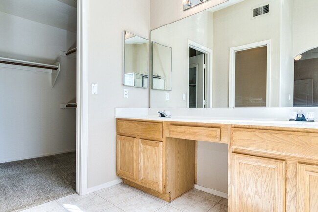 Building Photo - POPULAR RED MOUNTAIN RANCH COMMUNITY