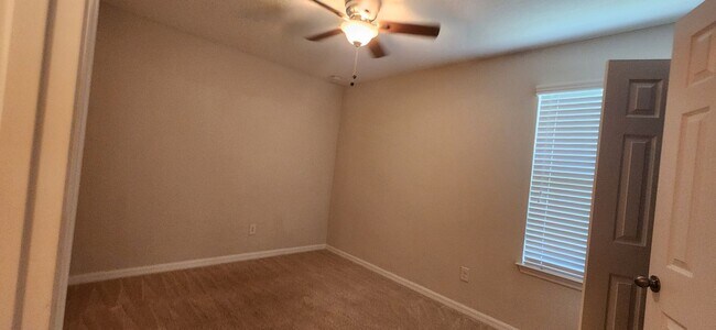 Building Photo - Great Townhouse Belle Isle