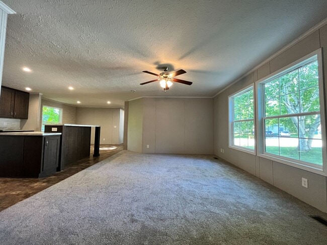 Building Photo - 1607 Delaware Dr