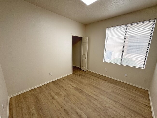 Building Photo - 1105 Meadowlark Way SE