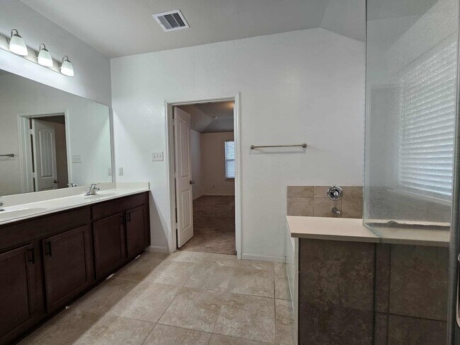 Building Photo - 2111 Levant Ln