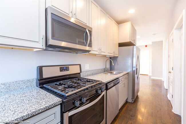 Building Photo - 2 br, 1 bath Apartment - 1010 S 1st Ave 303