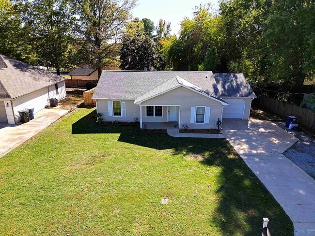 Building Photo - 103 Whisperwood Ln