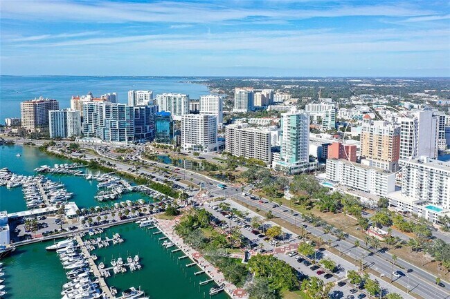 Building Photo - 1350 Main St