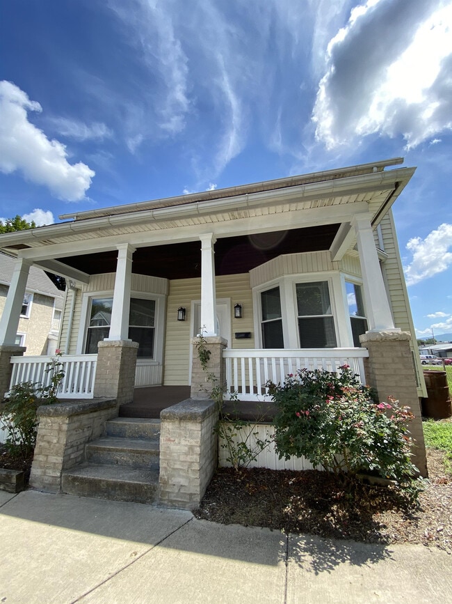 Primary Photo - 500 6th Ave