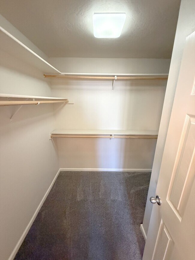 Building Photo - Three Bedroom, Two Bath House