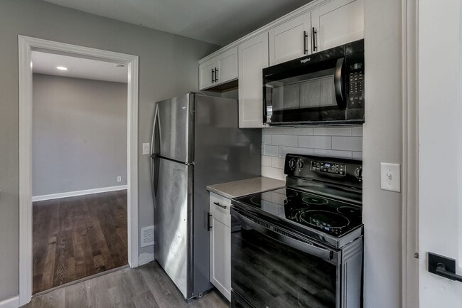 Building Photo - Amazing Aksarben Home
