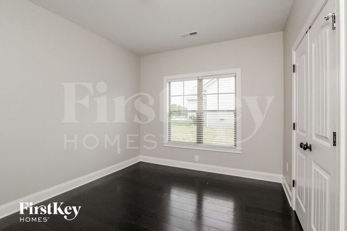 Building Photo - 172 Greythorn Dr