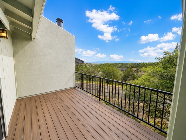 Building Photo - 4925 Summit Cir
